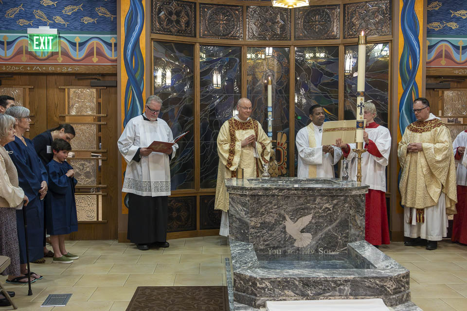 2026-StMary-EasterVigil (60 of 215).jpg